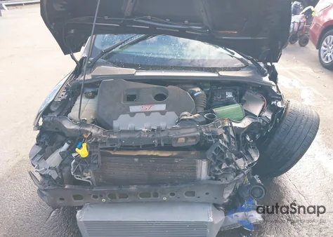 2017 Ford Focus St z USA, uszkodzony, nr VIN 1FADP3L94HL241245